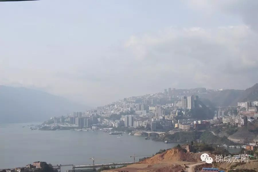 巫山县城人口_...00人赏红叶 巫山县城住宿紧张-重庆频道 区县栏目