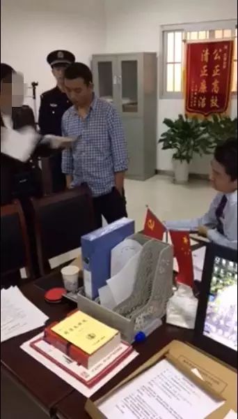 法官伪造文书被拘