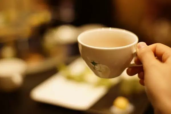 不迁：“下茶”“定茶”与“吃茶”